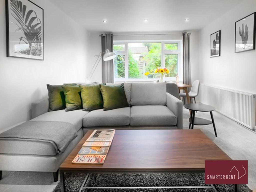 Sunninghill Village - 2 Bed - Parking And Garden Ascot  Esterno foto