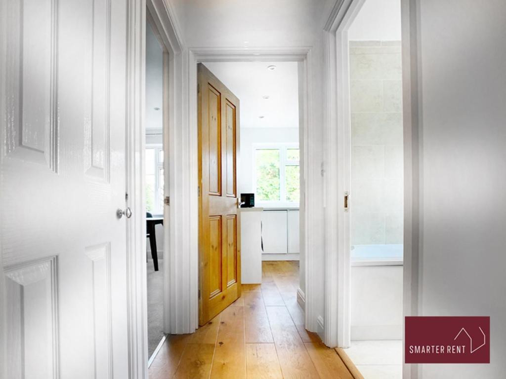 Sunninghill Village - 2 Bed - Parking And Garden Ascot  Esterno foto