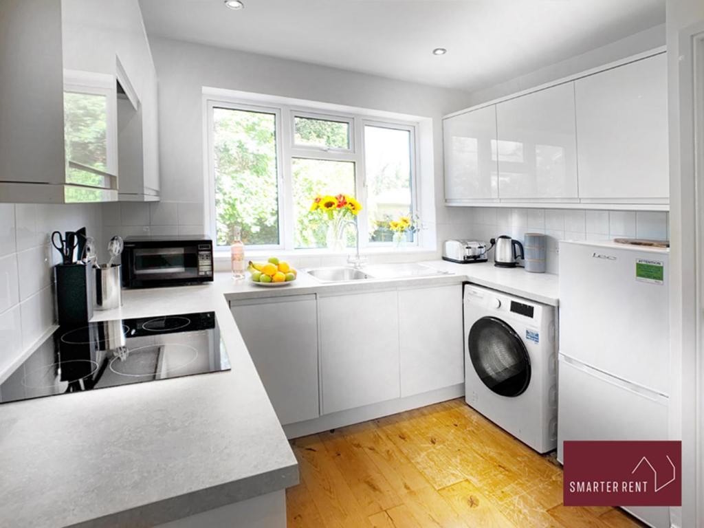 Sunninghill Village - 2 Bed - Parking And Garden Ascot  Esterno foto